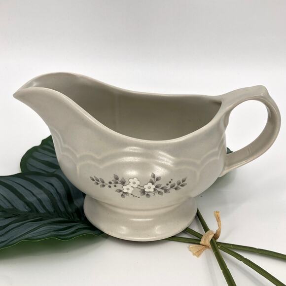 Vintage Pfaltzgraff Gray White No 436 Heirloom Pattern #15200 Gravy Boat Server - Picture 1 of 7